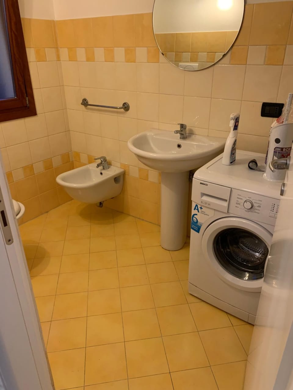 Toilet, bidet