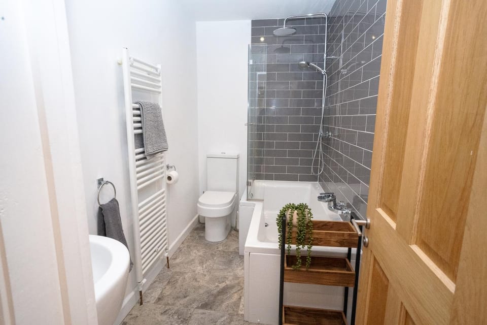 Shower, Toilet, Bathroom, Bath