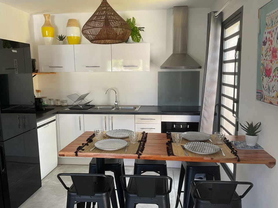 Kitchen or kitchenette, Dining area, dishwasher, oven, stove