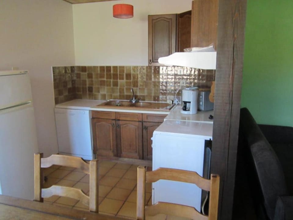 Kitchen or kitchenette, Dining area, dishwasher, pet friendly, stove