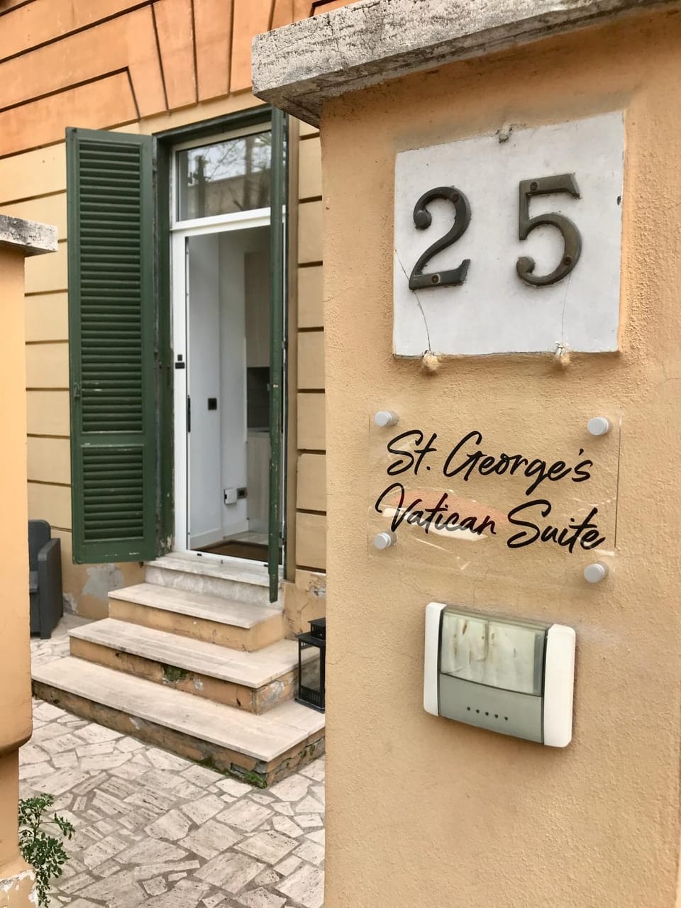 Facade/entrance