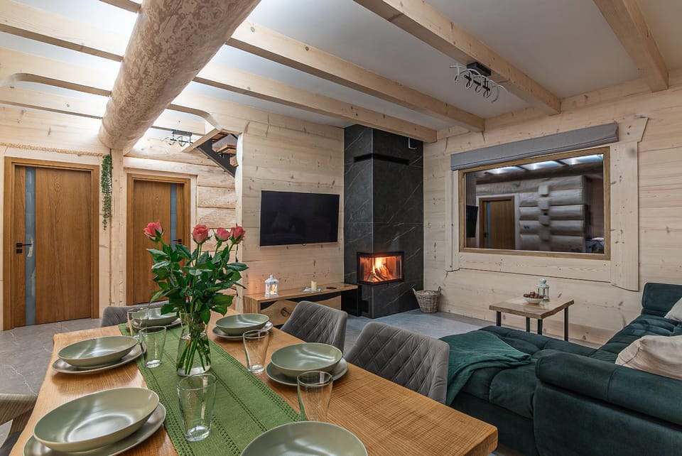 Communal lounge/ TV room, TV and multimedia, Living room, Seating area, Evening entertainment