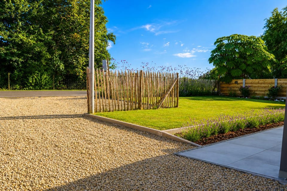 Restaurant/places to eat, Garden, Garden, Swimming pool, Parking