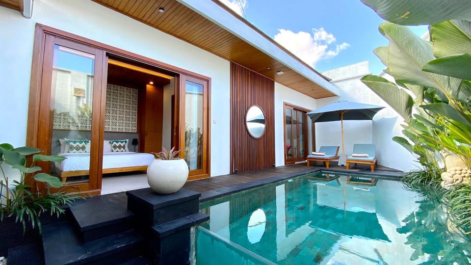 Property building, Bedroom, Swimming pool