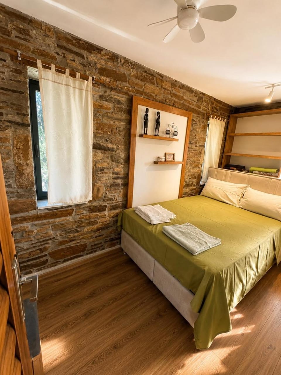 Meria Life Stone House with Lake View in Nature Chalet in İzmir Province