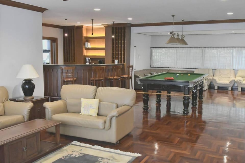 Billiard, Game Room, Living room, Lounge or bar, Seating area