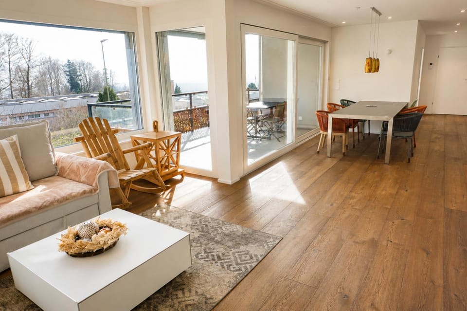 Balcony/Terrace, Living room, Food