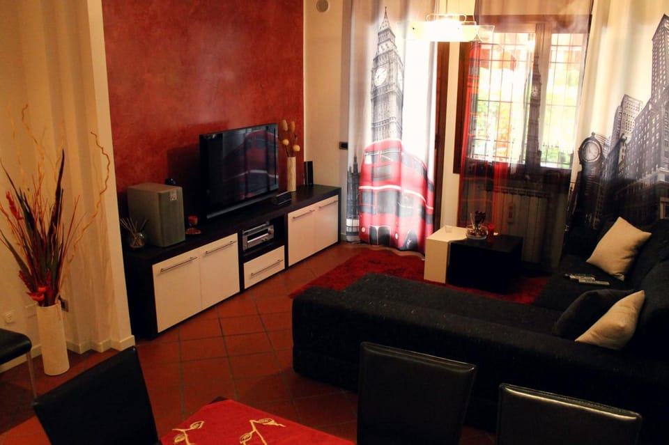 TV and multimedia, Living room, Dining area