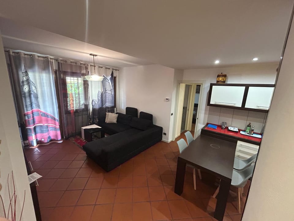 Kitchen or kitchenette, Seating area, dishwasher, kitchen
