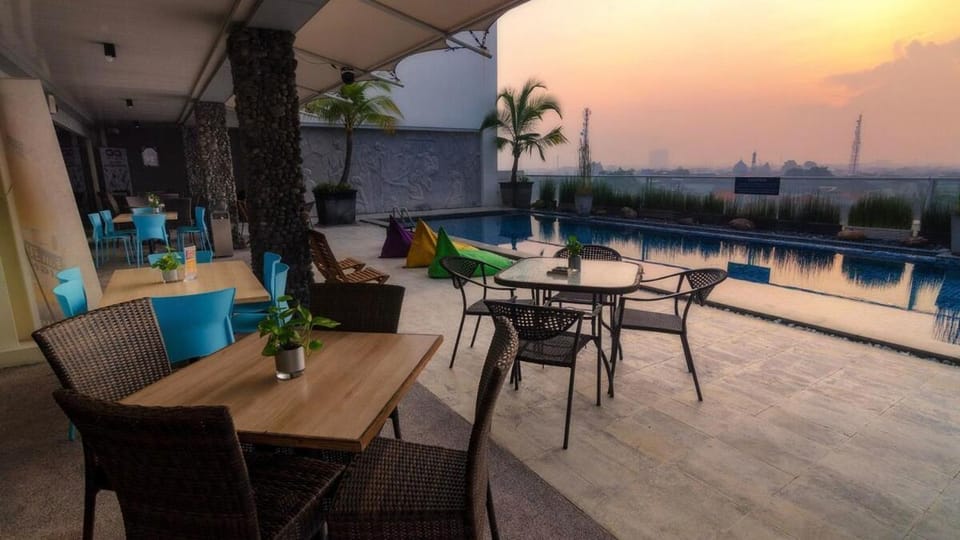 The Square Apartemen Service by Haka - Netflix & WiFi Apartment in Surabaya