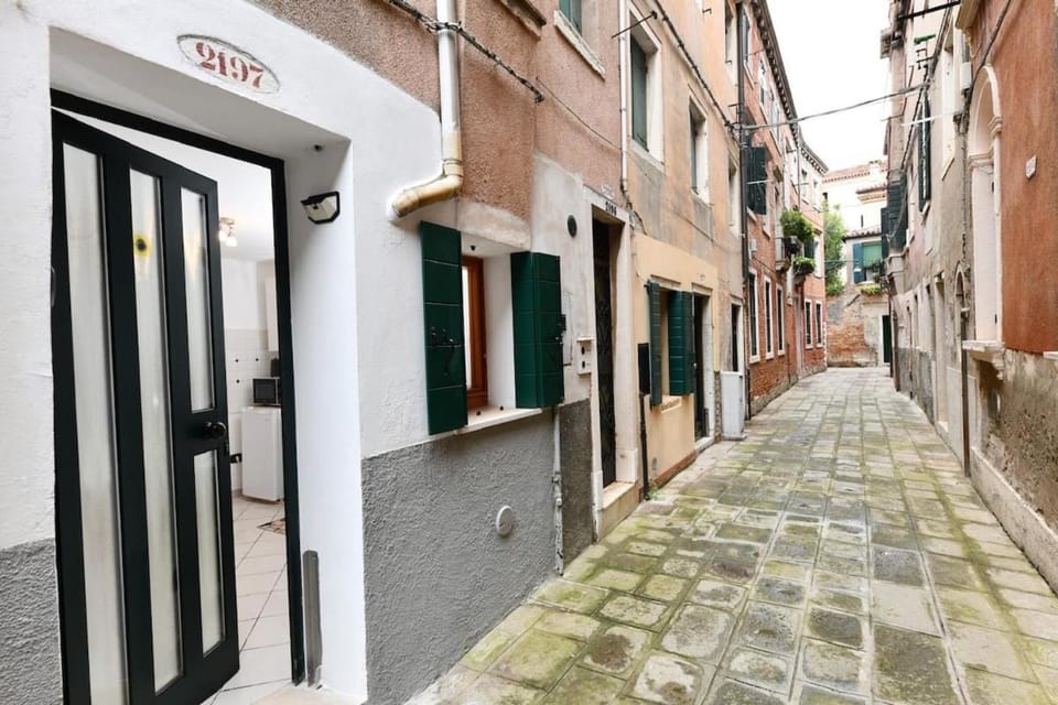 Property building, Street view