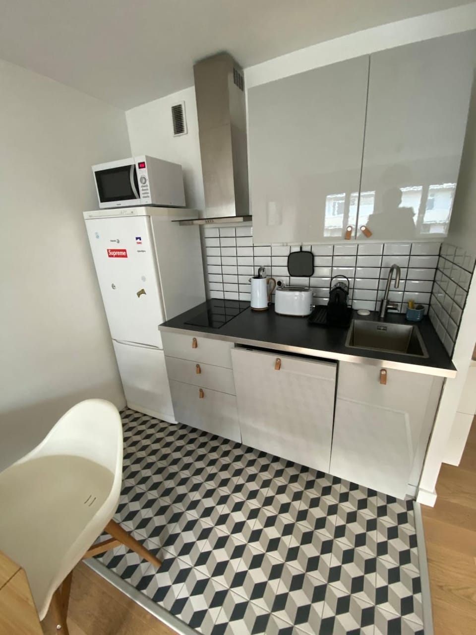 Kitchen or kitchenette, dishwasher
