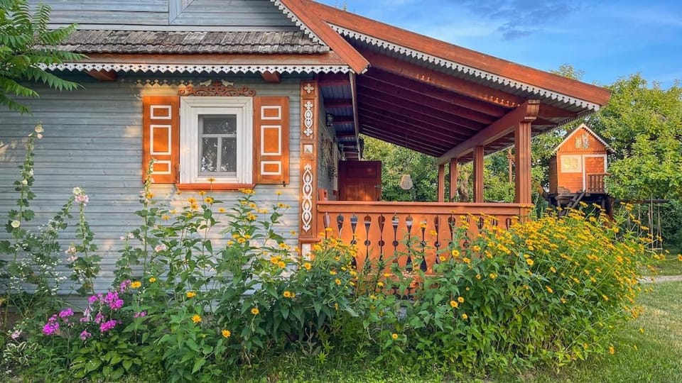 Property building, Spring, Day, Natural landscape, Garden, Garden view