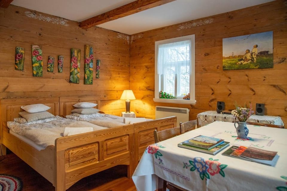 Property building, Bed, Living room, Photo of the whole room, Bedroom, towels