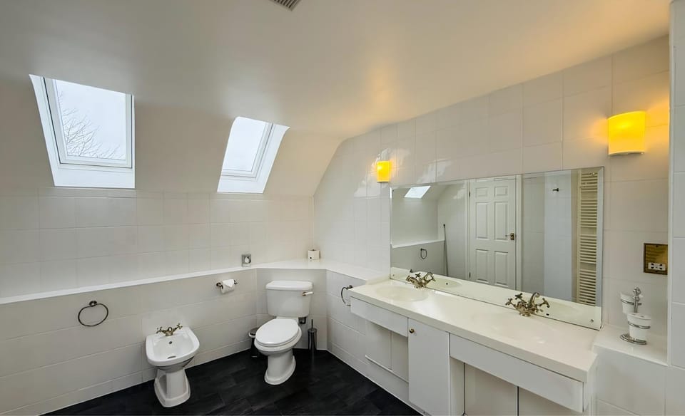 Shower, Toilet, Bathroom, towels