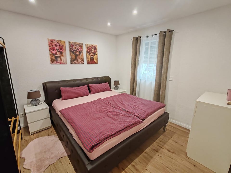 Julia Apartment in Saarland, 66, Germany