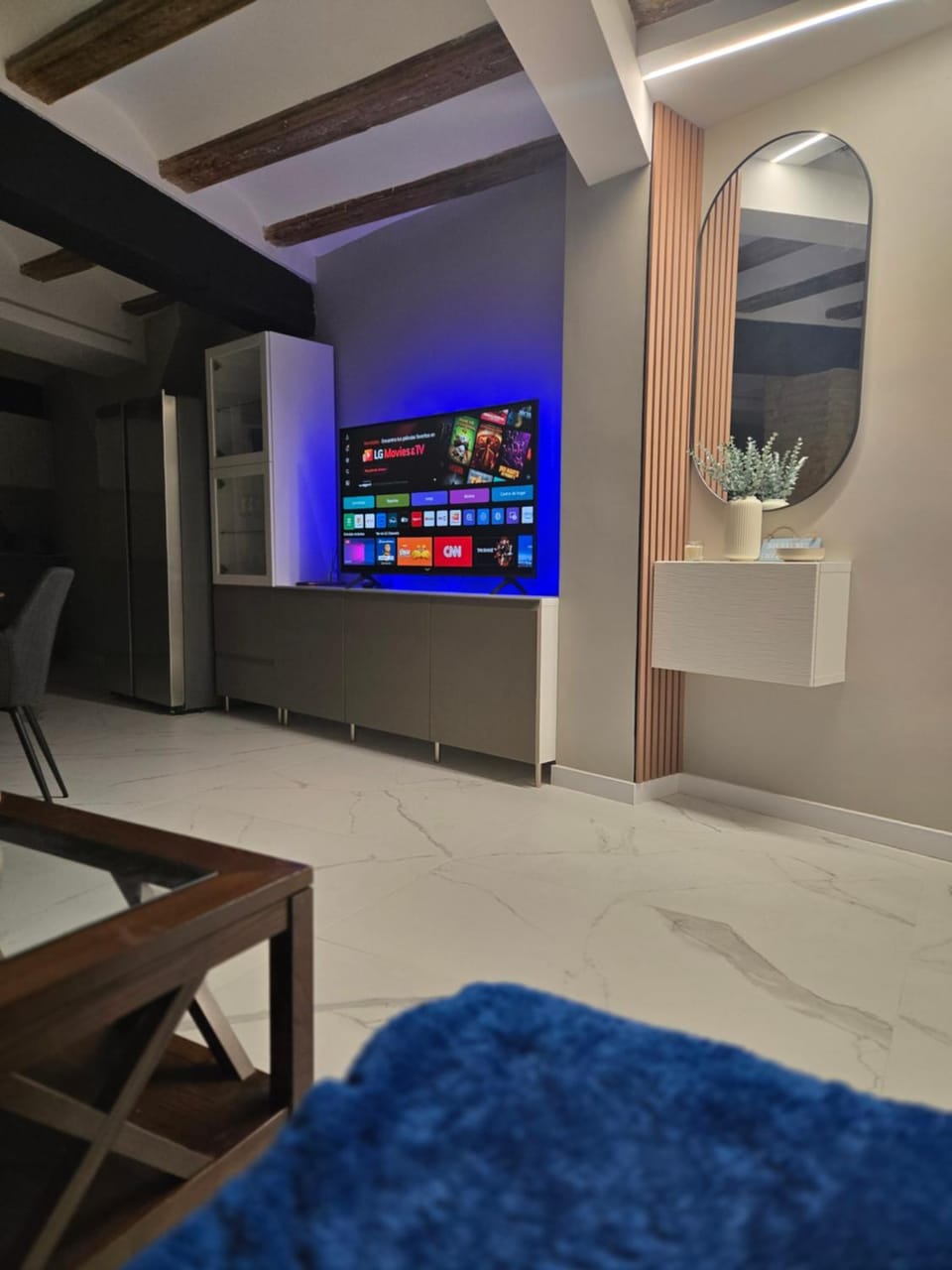 TV and multimedia, Living room, Seating area, Evening entertainment