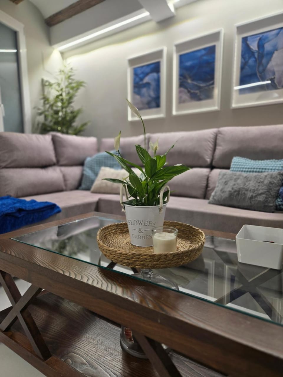 Living room, Seating area