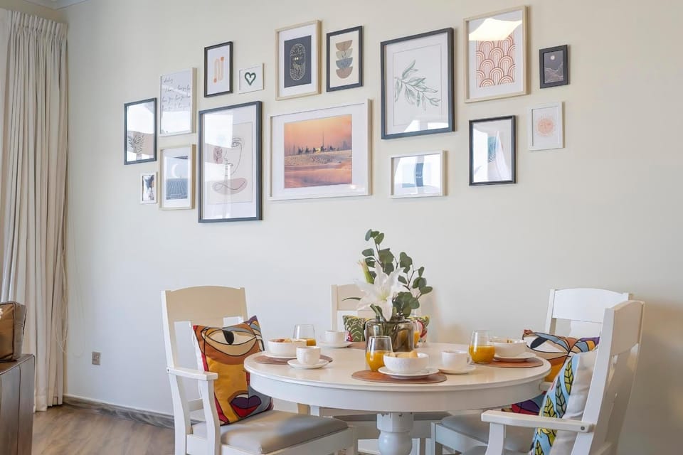 Marina Majesty- Homely & Cozy 2BR, CanalView, Central Location Apartment in Dubai