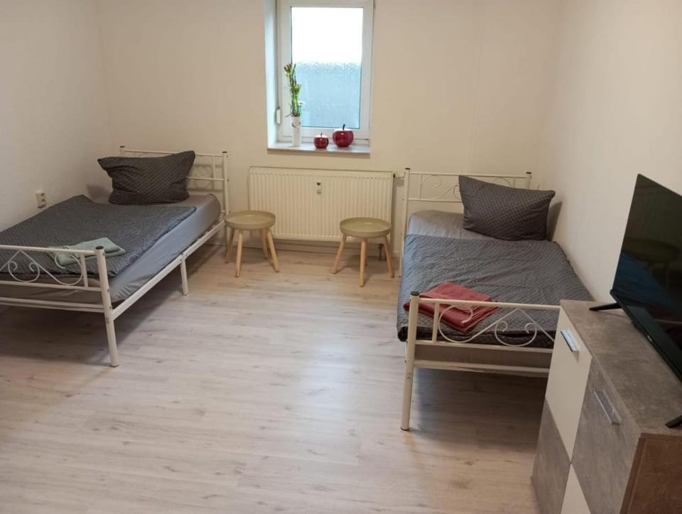 Bed, TV and multimedia, Photo of the whole room, Bedroom, wardrobe
