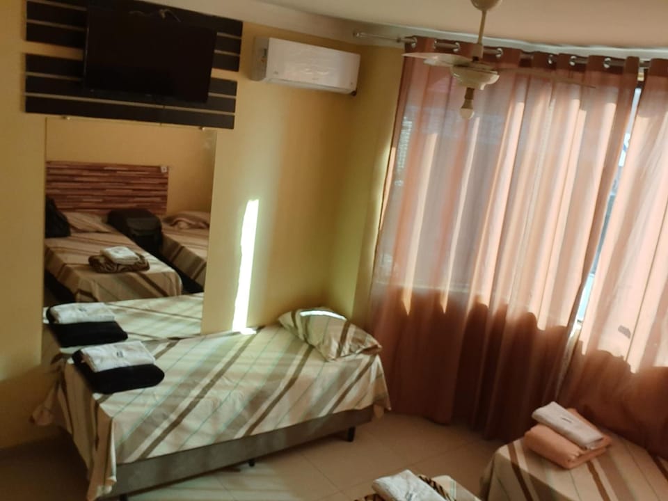 Bed, TV and multimedia, Photo of the whole room, Bedroom, towels, air conditioner