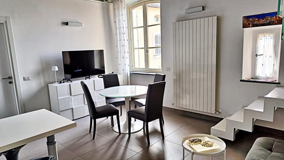 TV and multimedia, Living room, Dining area
