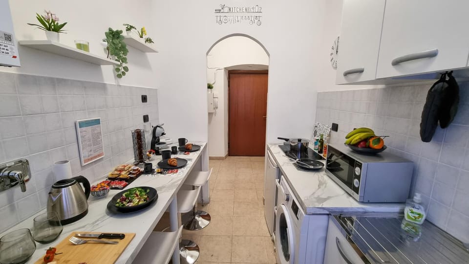 Coffee/tea facilities, Food and drinks, Food, microwave, stove