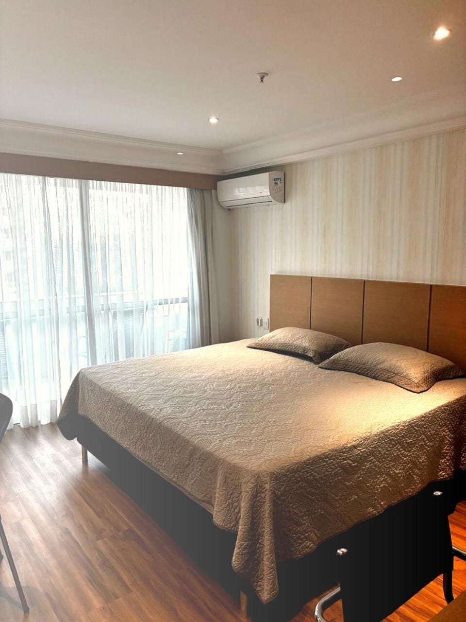 Photo of the whole room, Bedroom