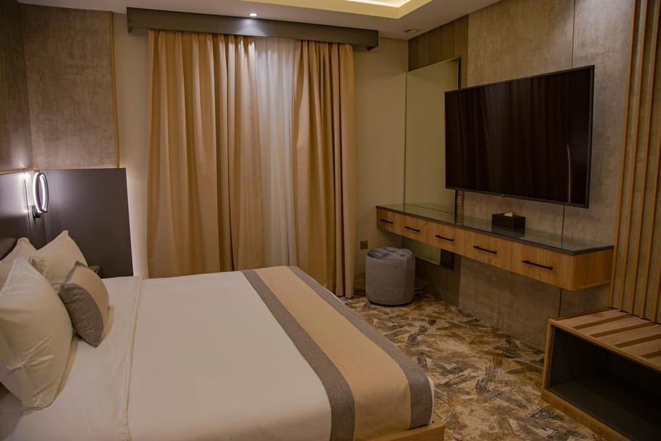 Communal lounge/ TV room, Bed, TV and multimedia, Photo of the whole room, Evening entertainment, Bedroom