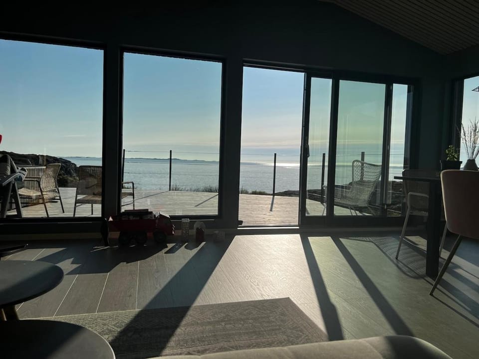 View (from property/room), Balcony/Terrace, Living room, Seating area, Sea view