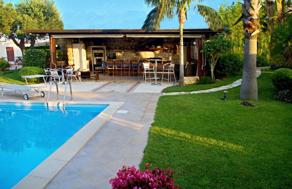 Property building, Swimming pool, Breakfast