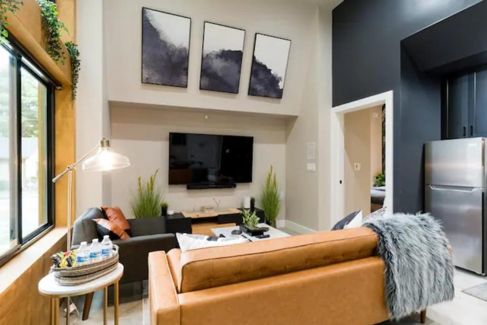 Communal lounge/ TV room, Living room, Seating area, Evening entertainment