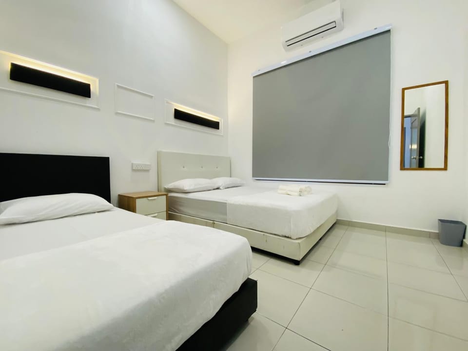 Bed, Photo of the whole room, Bedroom, air conditioner