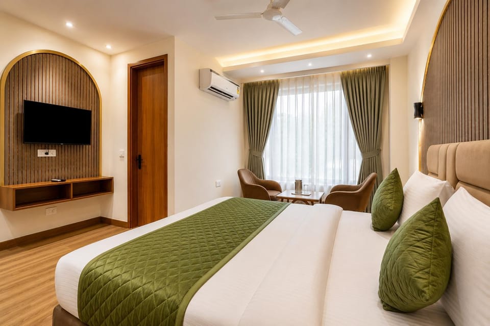 Photo of the whole room, Bedroom
