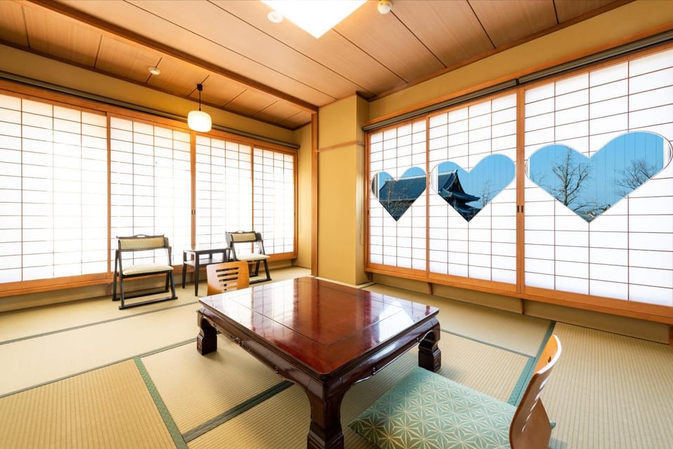 Photo of the whole room, Decorative detail, City view