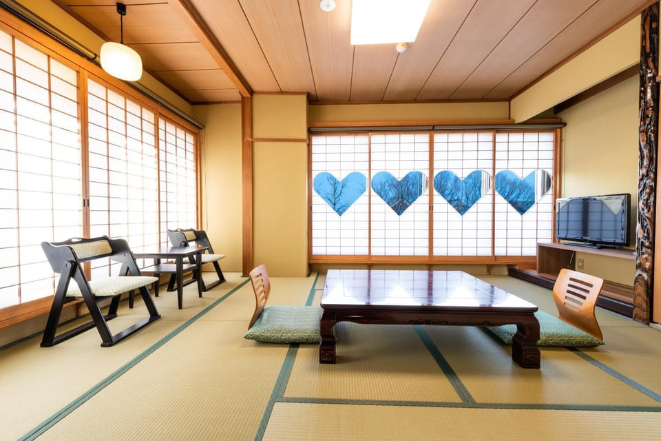 Photo of the whole room, Decorative detail, City view