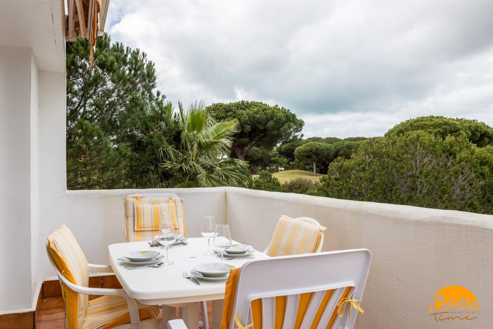 View (from property/room), Balcony/Terrace, Dining area
