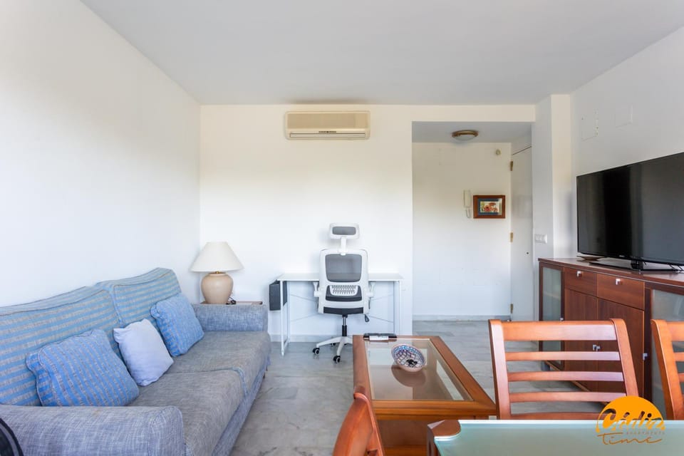 TV and multimedia, Living room, Seating area, heating, air conditioner