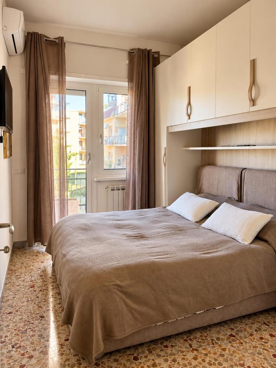 TV and multimedia, Bedroom, locker