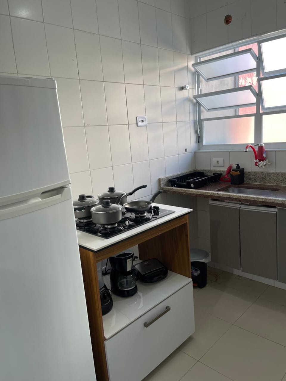 Kit net completa na Praia da Enseada Apartment in State of São Paulo