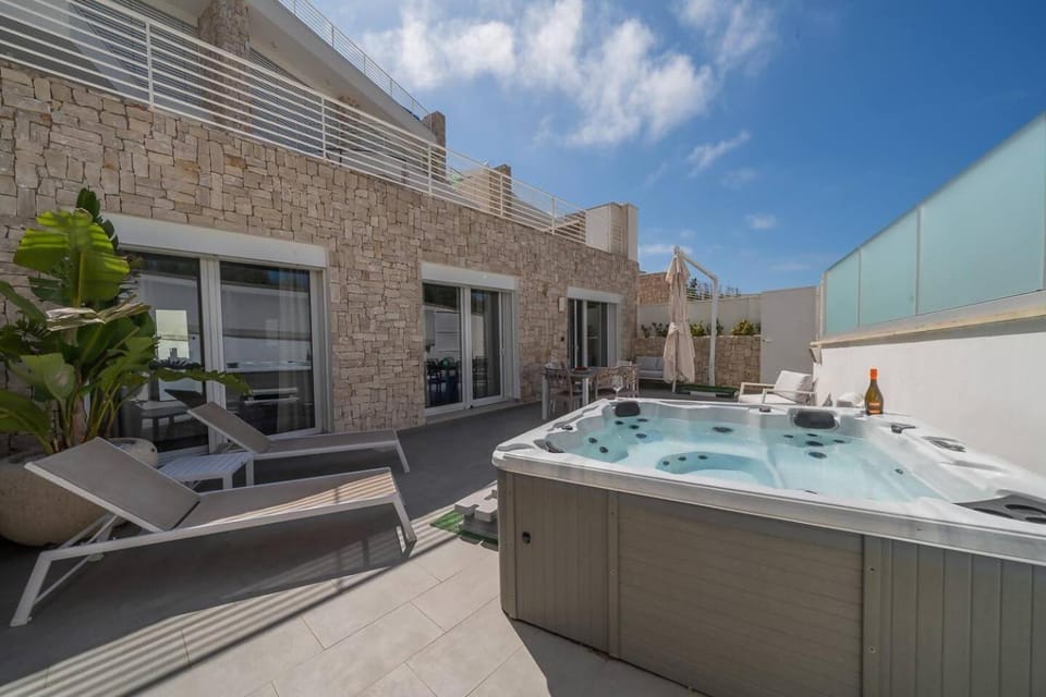 Patio, Hot Tub