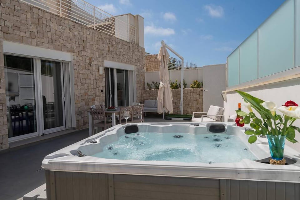 Patio, Hot Tub