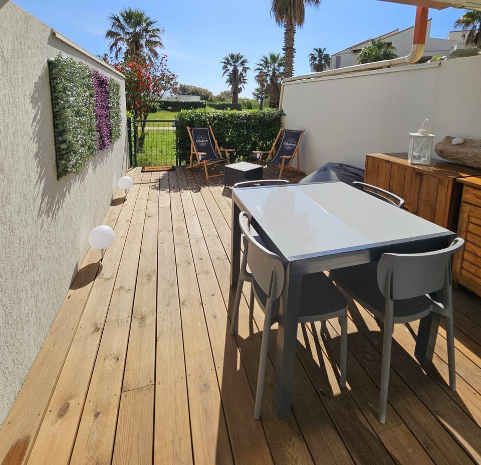 Patio, Day, View (from property/room), Balcony/Terrace, Dining area, Garden view