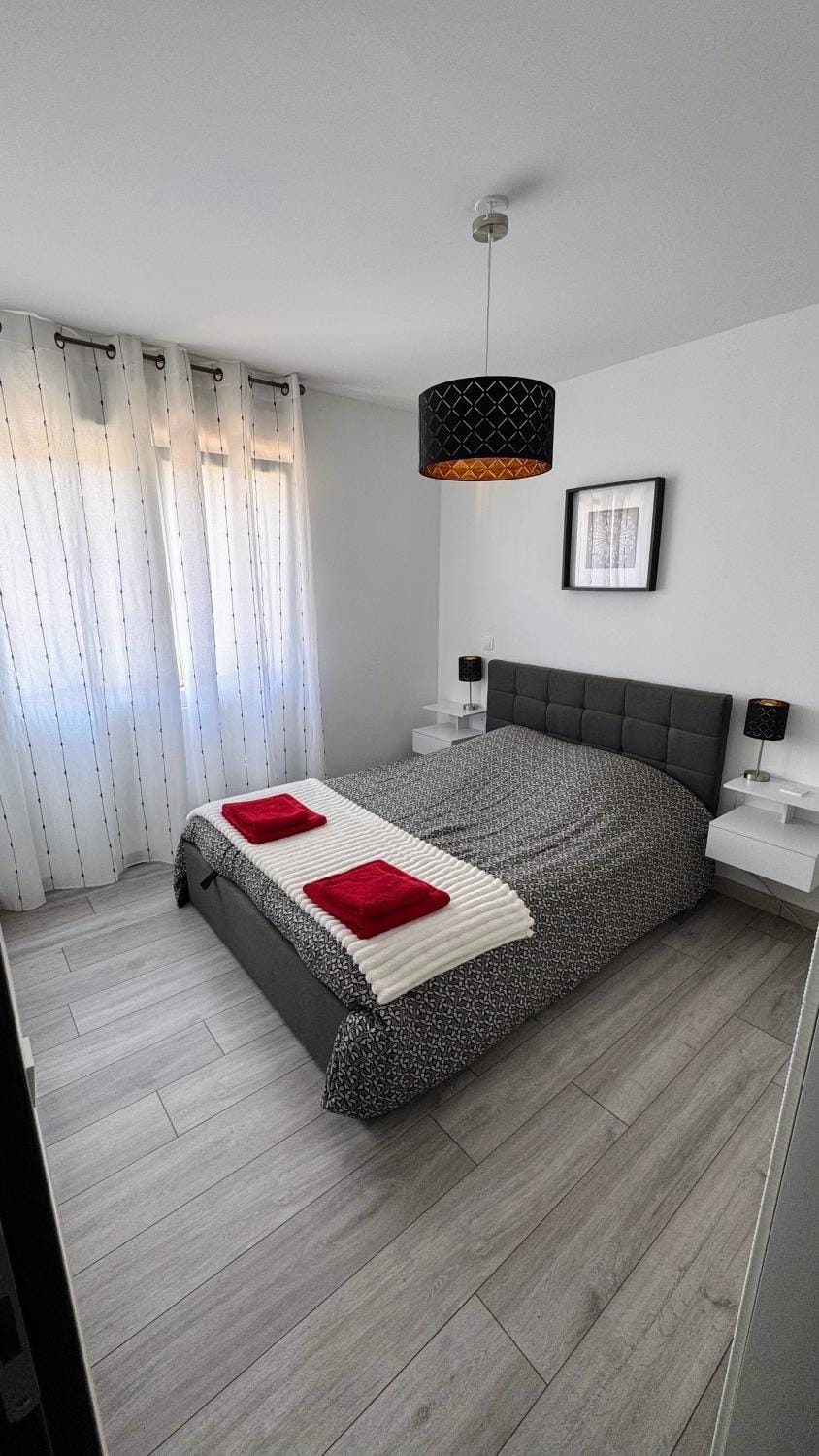 Bed, Bedroom, towels, wardrobe