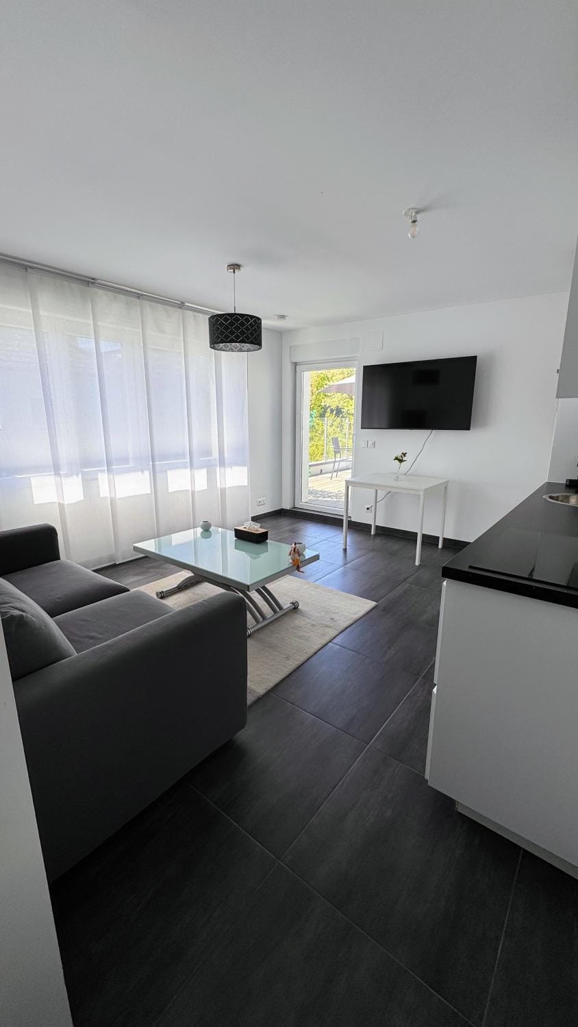 TV and multimedia, Coffee/tea facilities, View (from property/room), Living room, dishwasher, microwave, toaster, kitchen