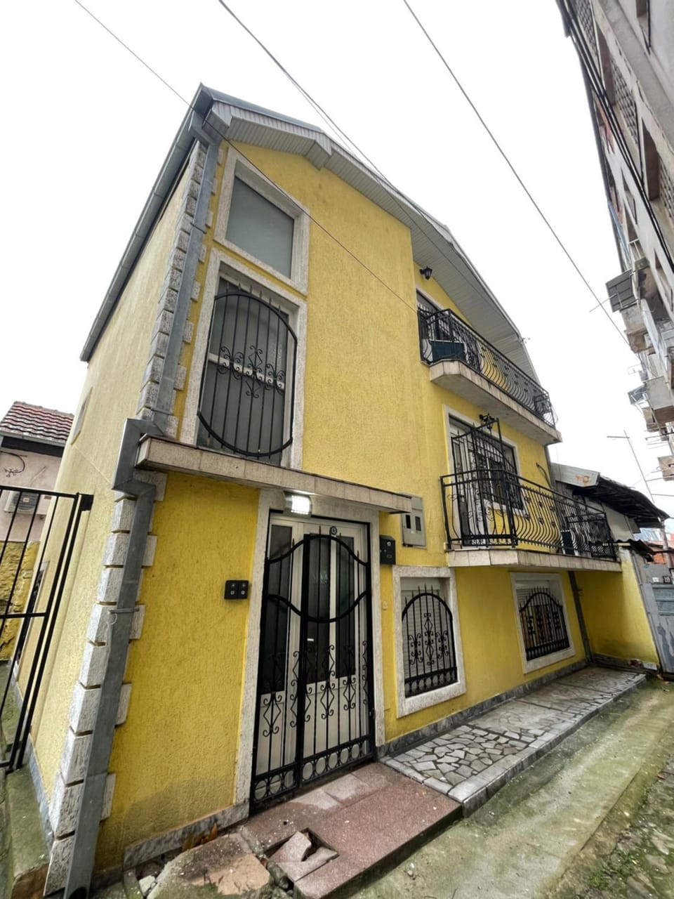 Property building, Neighbourhood