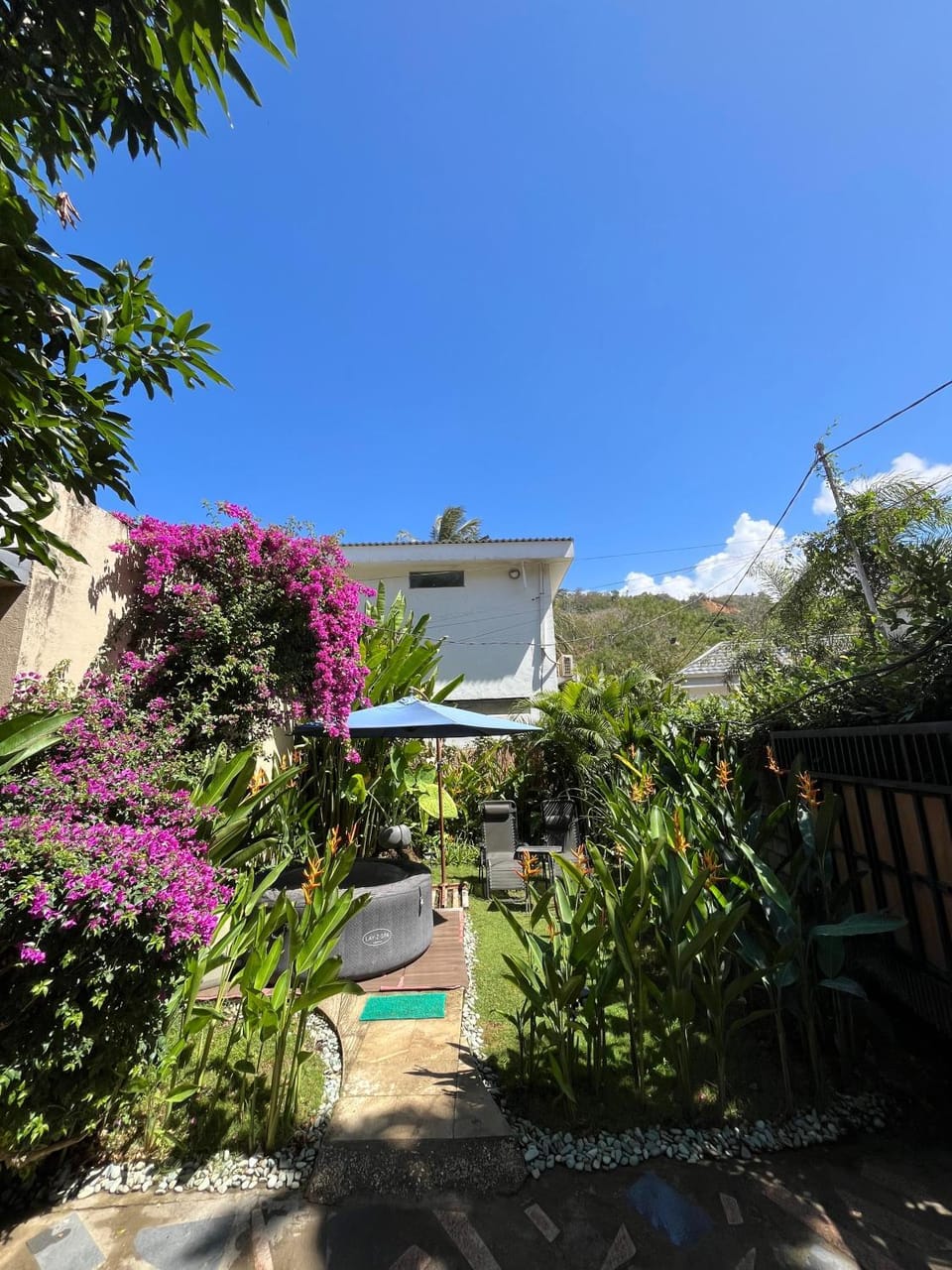 Antheia Garden with Hot Tub House in Pujut