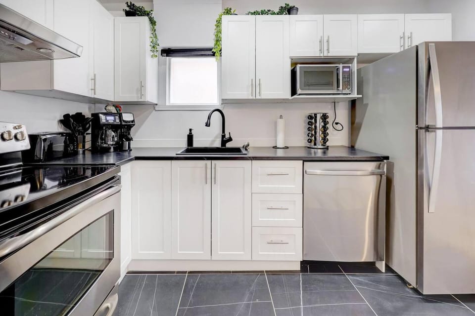 3BR - 10 Min to Old Quebec Free Street Parking Apartment in Quebec City