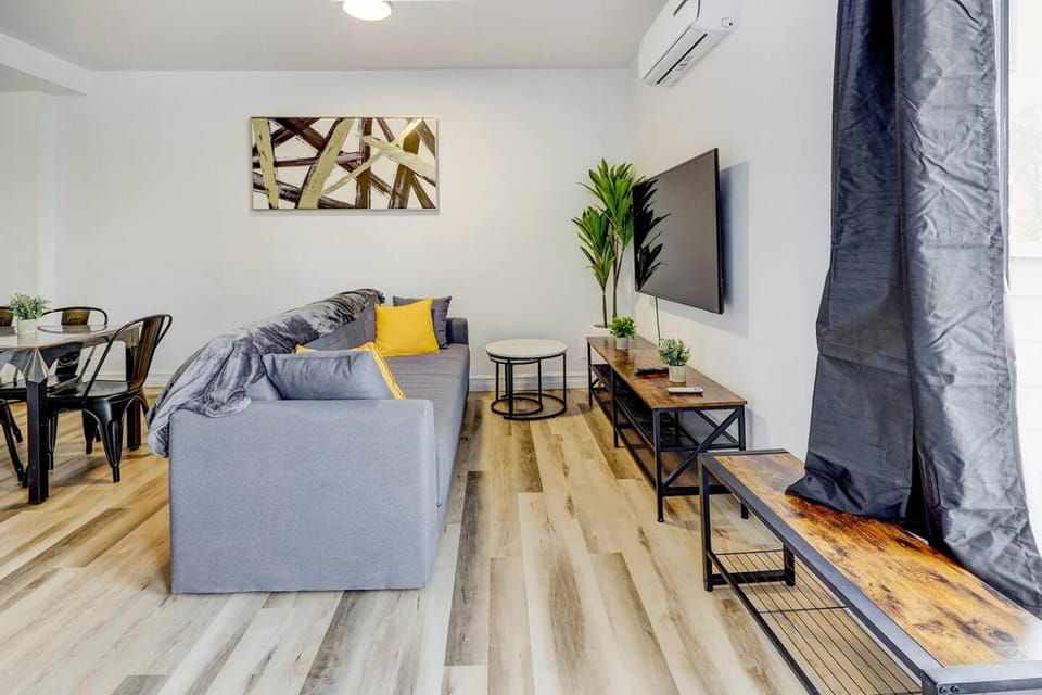 3BR - 10 Min to Old Quebec Free Street Parking Apartment in Quebec City