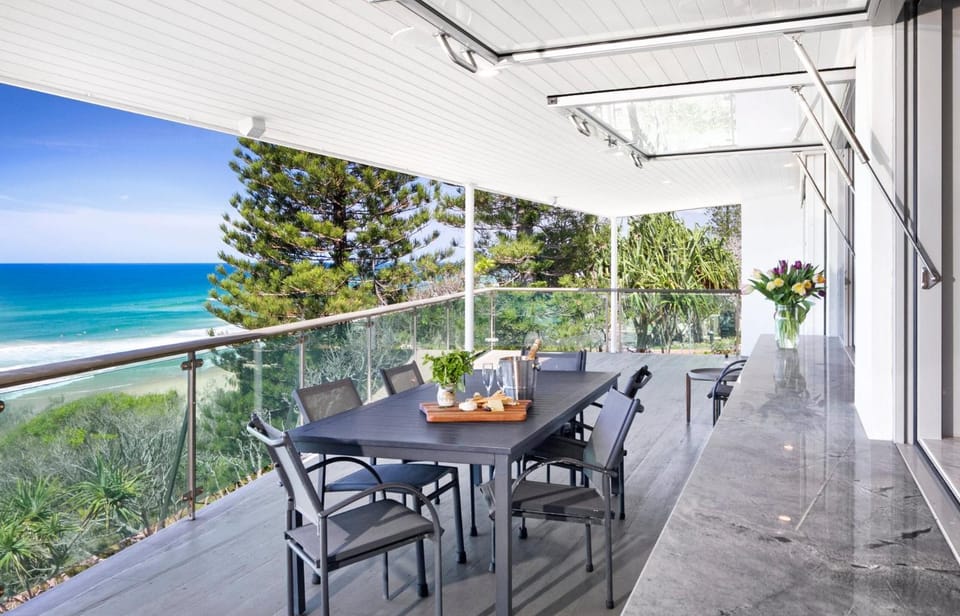 Ocean Panorama With Private Pool! House in Noosa Heads